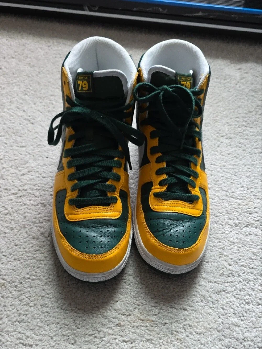 Nike Seattle 79 -Top Sneakers in Green & Yellow, Mens Size 9.5